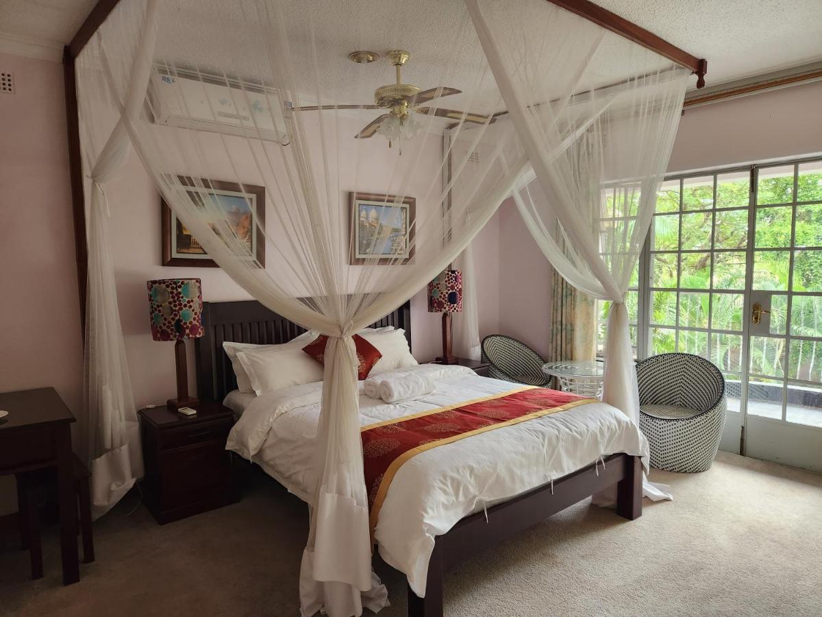 Jacaranda Lodge Victoria Falls Kültér fotó