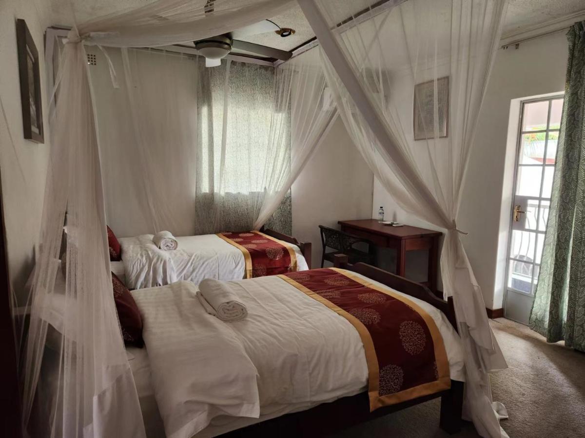 Jacaranda Lodge Victoria Falls Kültér fotó