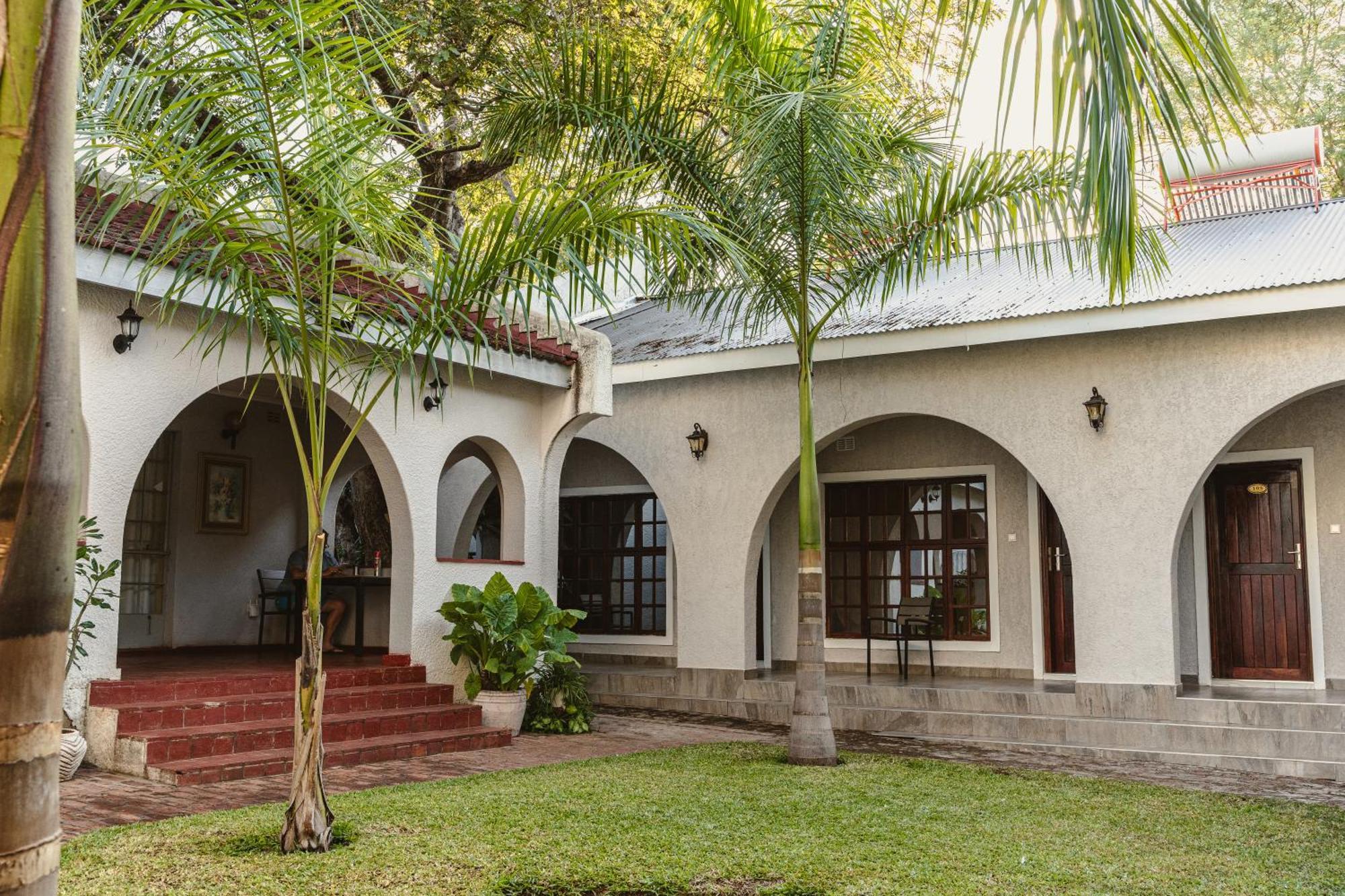 Jacaranda Lodge Victoria Falls Kültér fotó