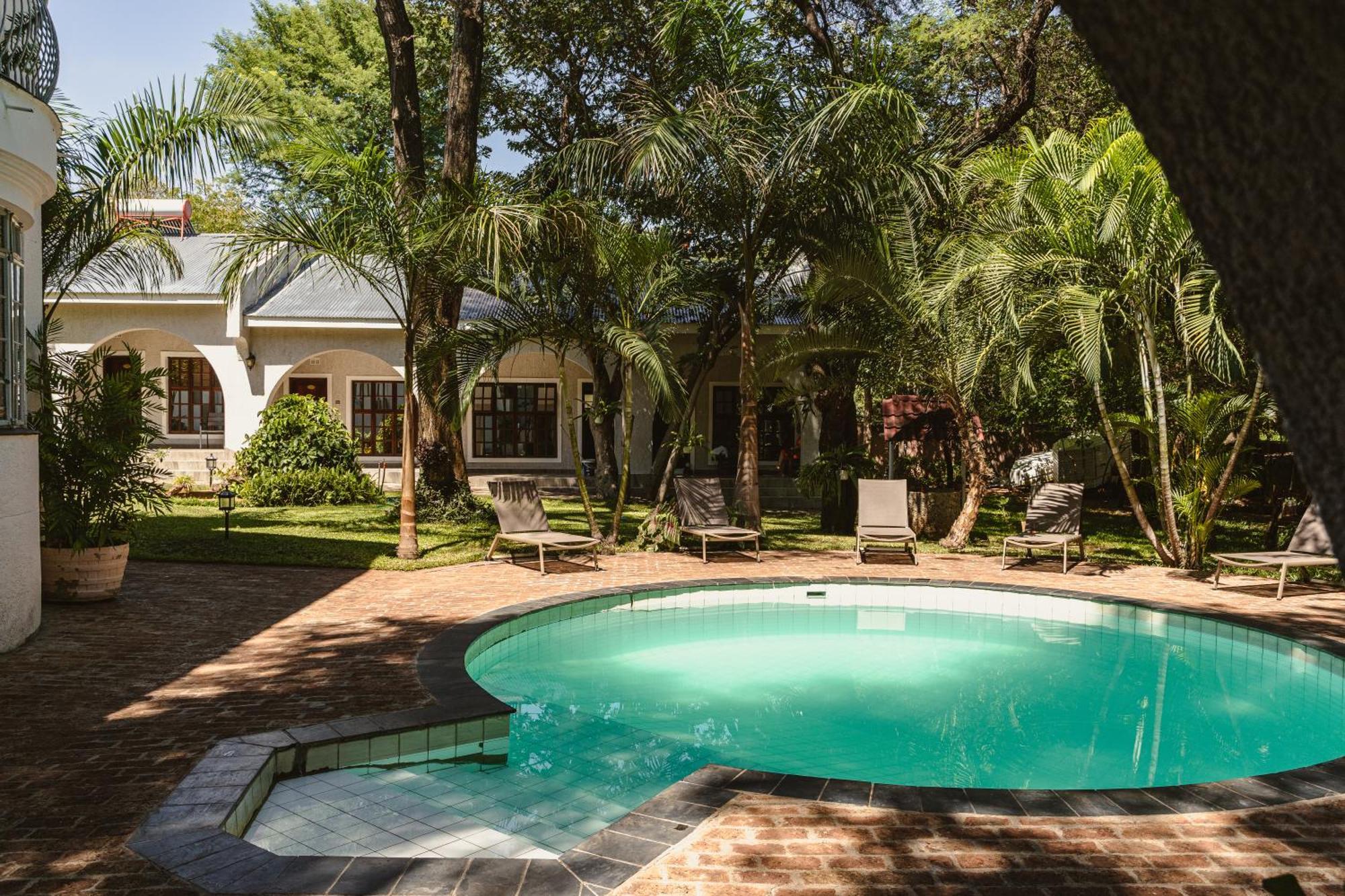 Jacaranda Lodge Victoria Falls Kültér fotó